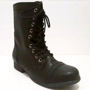 NEW Madden Girl Women's Gamer Lace-Up Boot, Black Color, Size 8 US